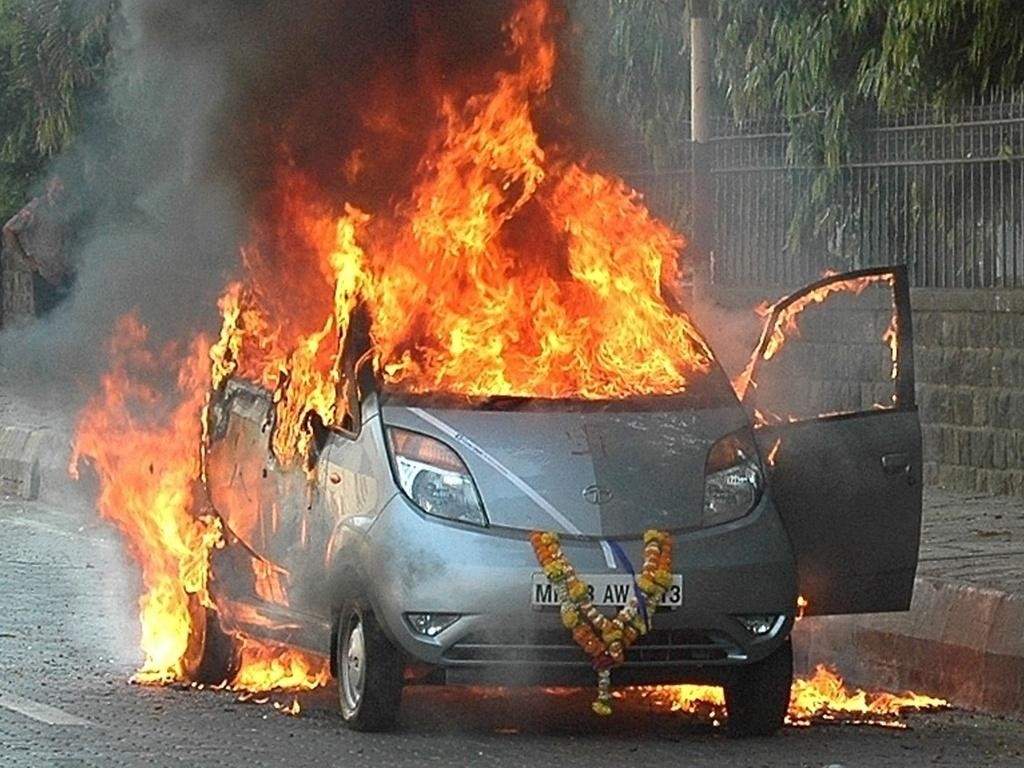 Tata Nano_on fire